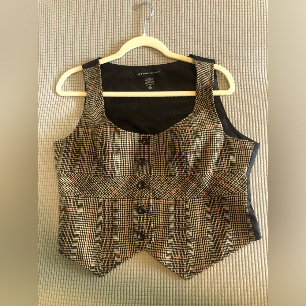 New York & Company Vintage in size 12 button down in browns